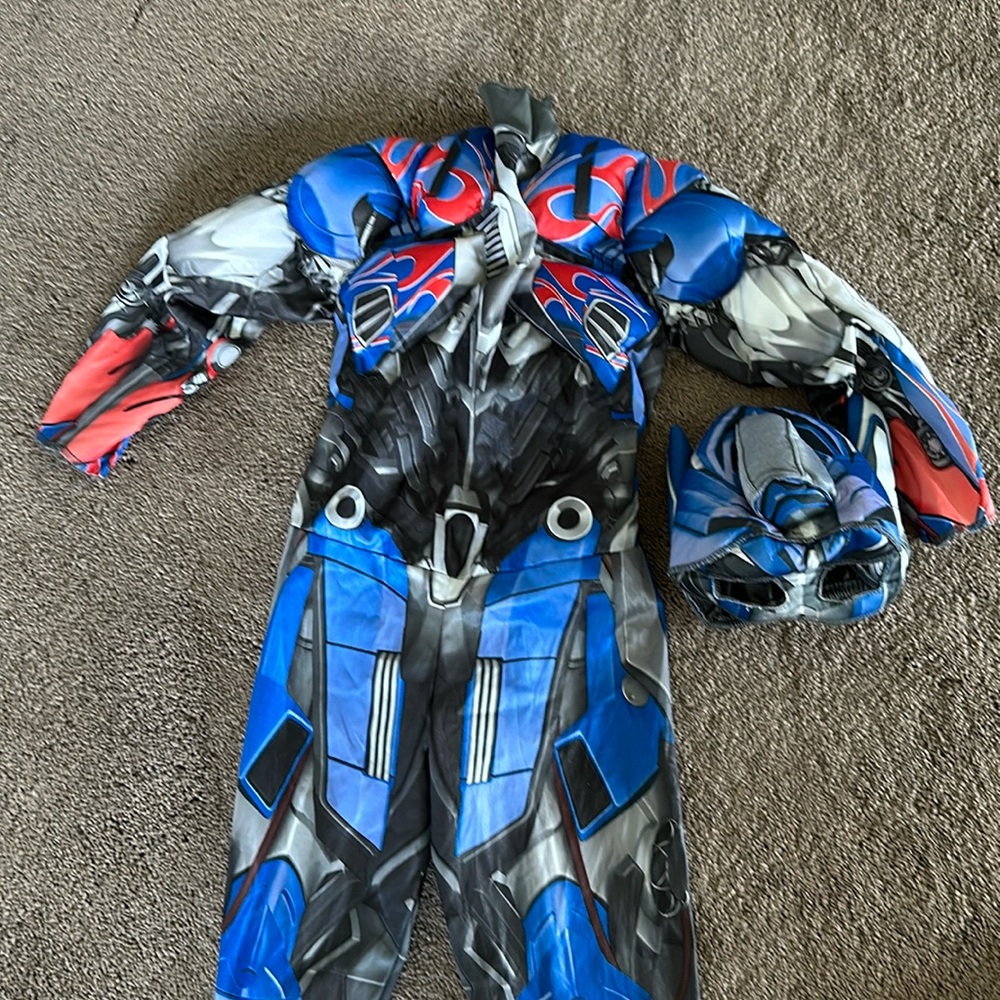 Optimus Prime Transformer Costume comes with Optimus Prime blaster